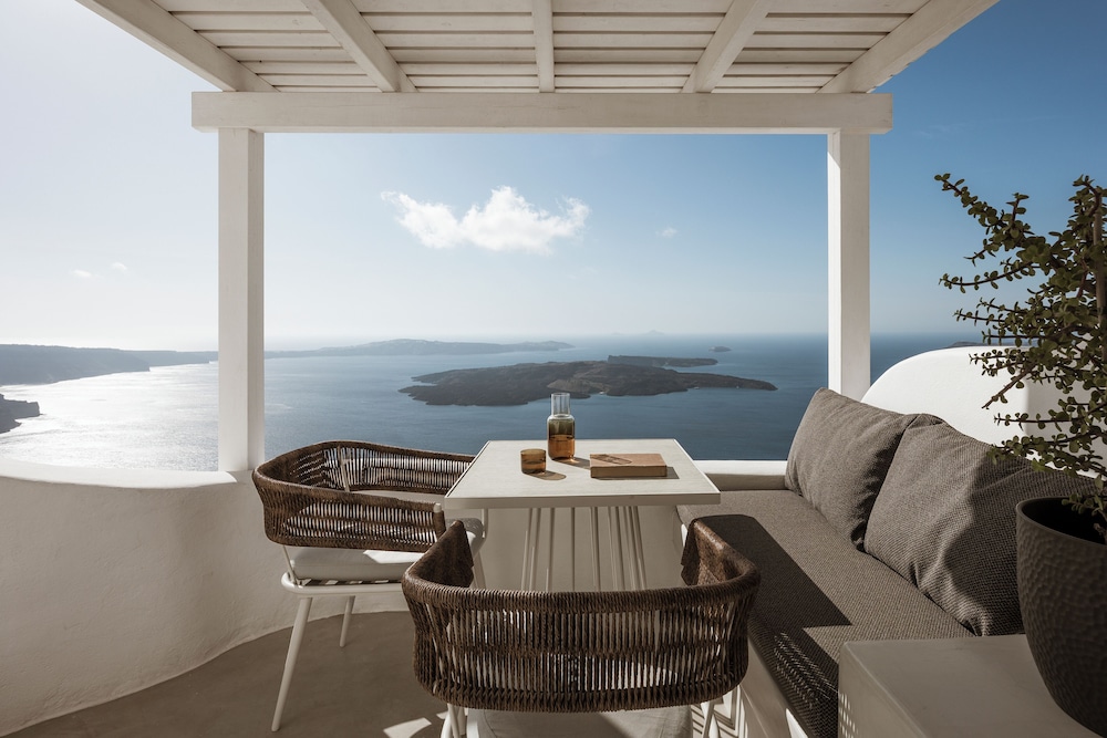 Aqua Luxury Suites — Hotel rooms in Imerovigli, South Aegean