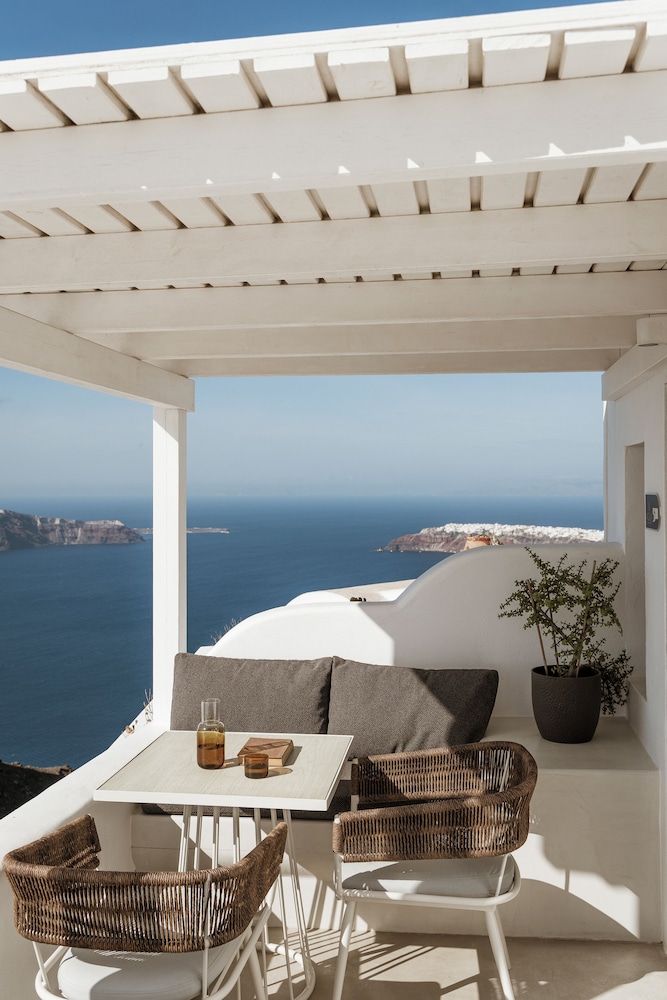 Aqua Luxury Suites — Hotel building in Imerovigli, South Aegean