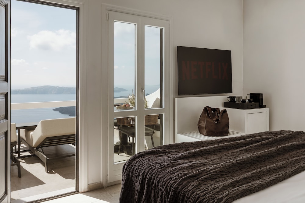Aqua Luxury Suites — Hotel rooms in Imerovigli, South Aegean
