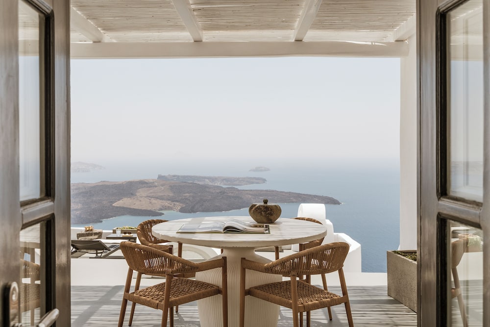 Aqua Luxury Suites — Hotel building in Imerovigli, South Aegean