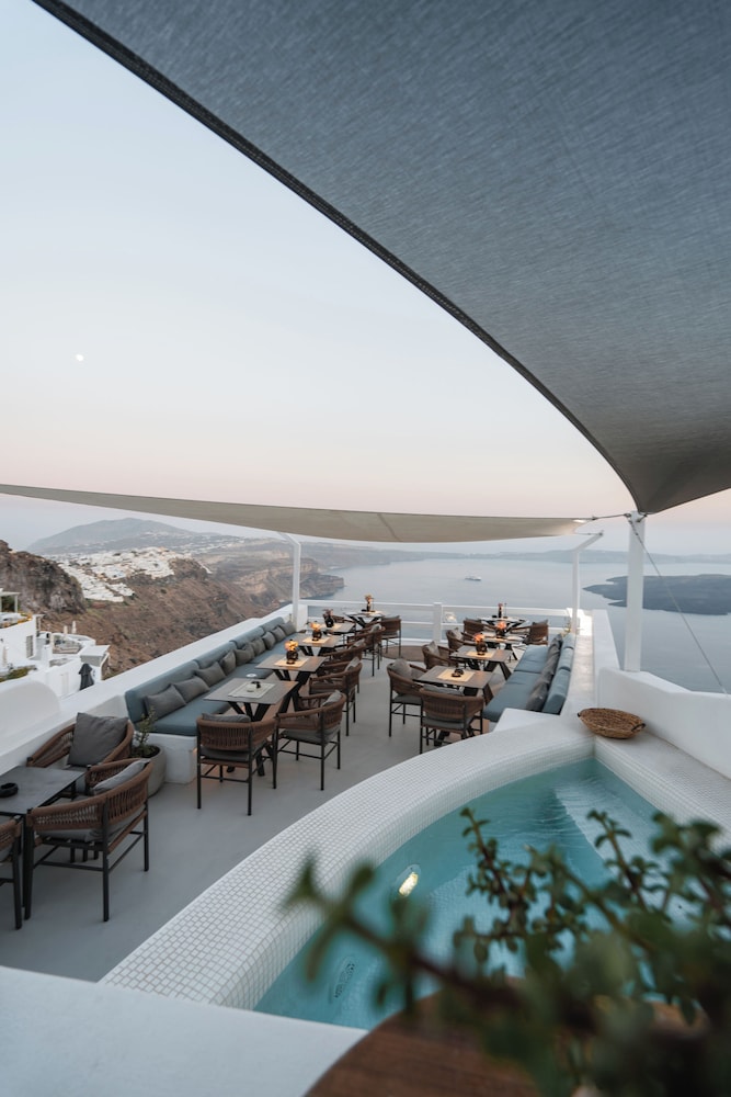 Aqua Luxury Suites — Restaurant & bars in Imerovigli, South Aegean