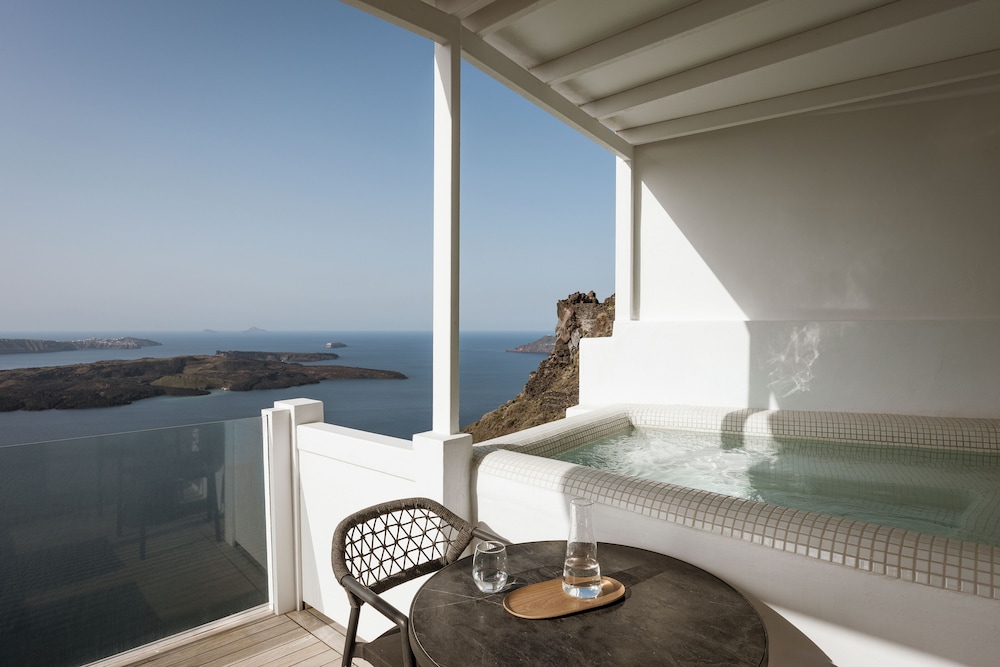 Aqua Luxury Suites — Hotel rooms in Imerovigli, South Aegean
