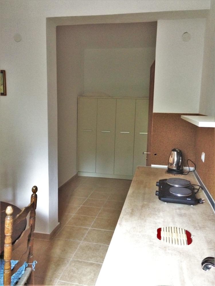 Captain's Studios & Apartments — Hotel rooms in Lefkimmi (Corfu), Ionian Islands