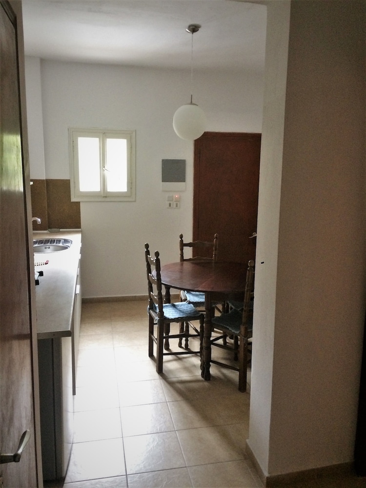 Captain's Studios & Apartments — Hotel rooms in Lefkimmi (Corfu), Ionian Islands