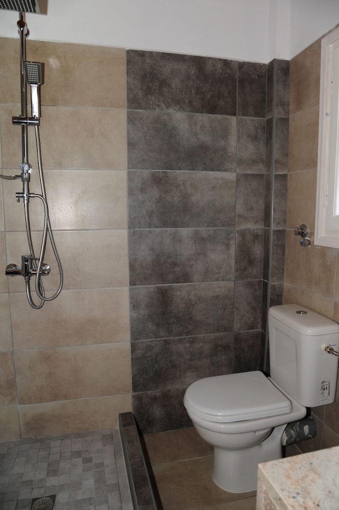 Captain's Studios & Apartments — Hotel rooms in Lefkimmi (Corfu), Ionian Islands