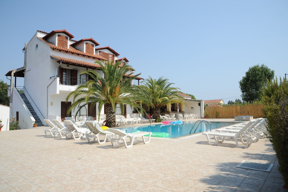 Captain's Studios & Apartments — Swimming pool in Lefkimmi (Corfu), Ionian Islands