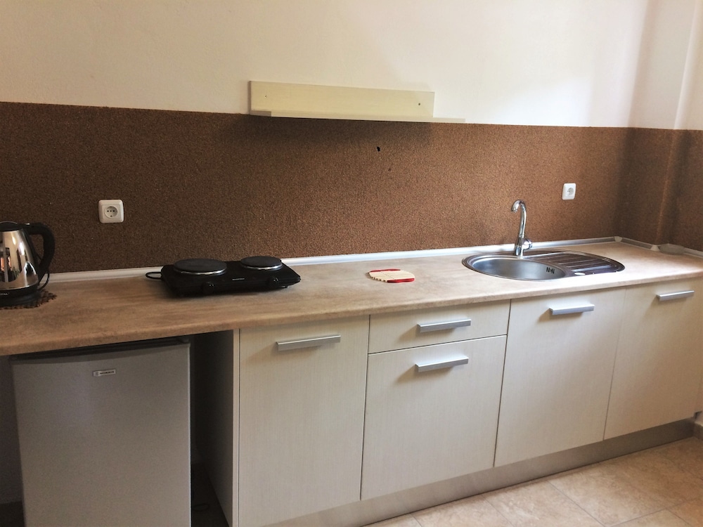 Captain's Studios & Apartments — Hotel rooms in Lefkimmi (Corfu), Ionian Islands