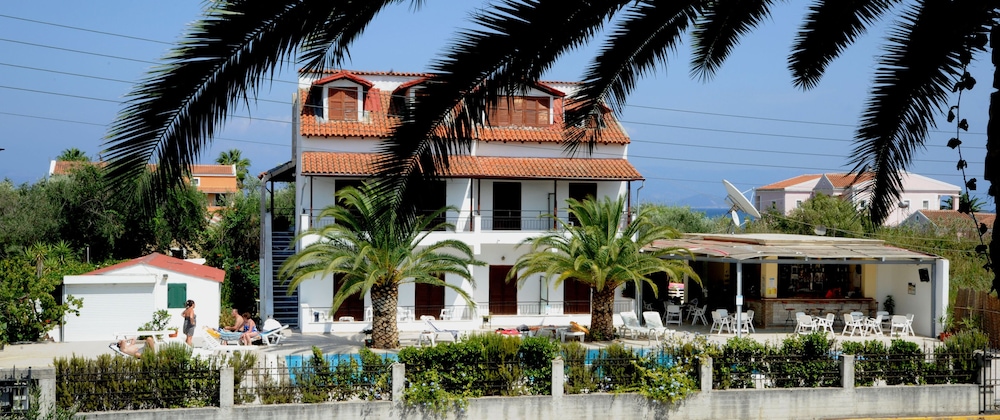 Captain's Studios & Apartments — Hotel building in Lefkimmi (Corfu), Ionian Islands