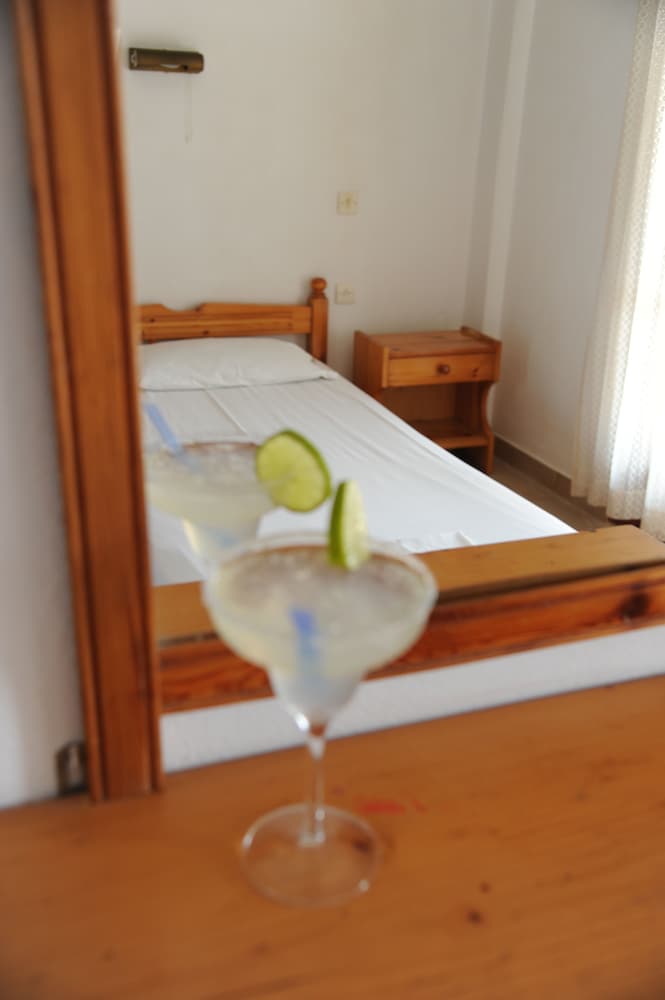 Captain's Studios & Apartments — Hotel rooms in Lefkimmi (Corfu), Ionian Islands