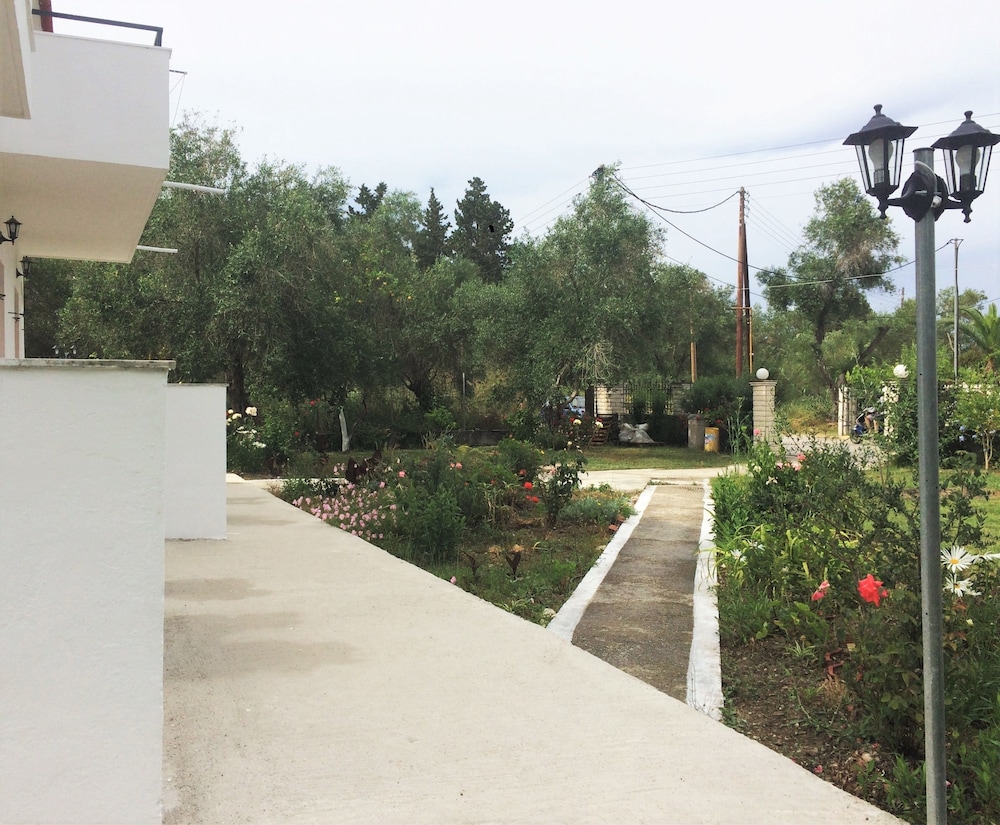 Captain's Studios & Apartments — Hotel building in Lefkimmi (Corfu), Ionian Islands