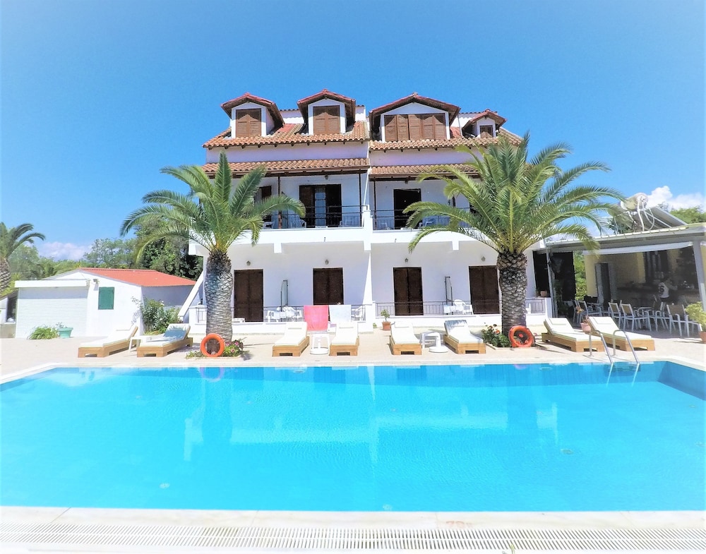 Captain's Studios & Apartments — Hotel building in Lefkimmi (Corfu), Ionian Islands