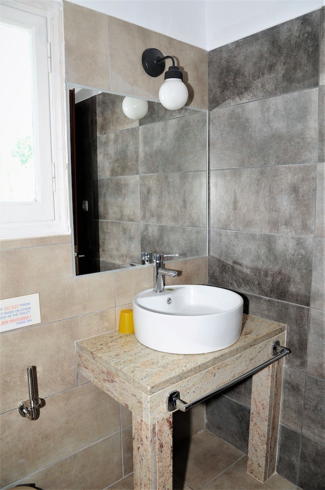 Captain's Studios & Apartments — Hotel rooms in Lefkimmi (Corfu), Ionian Islands