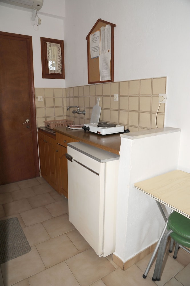 Captain's Studios & Apartments — Hotel rooms in Lefkimmi (Corfu), Ionian Islands
