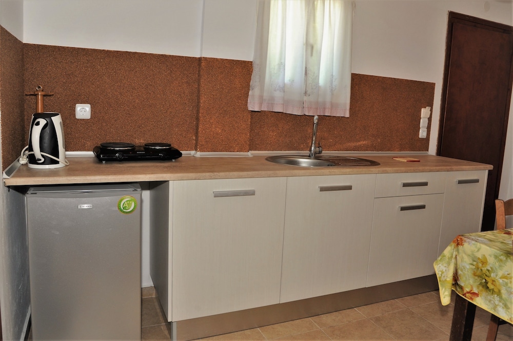 Captain's Studios & Apartments — Hotel rooms in Lefkimmi (Corfu), Ionian Islands