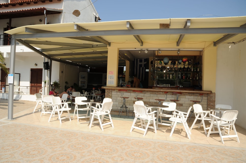 Captain's Studios & Apartments — Restaurant & bars in Lefkimmi (Corfu), Ionian Islands
