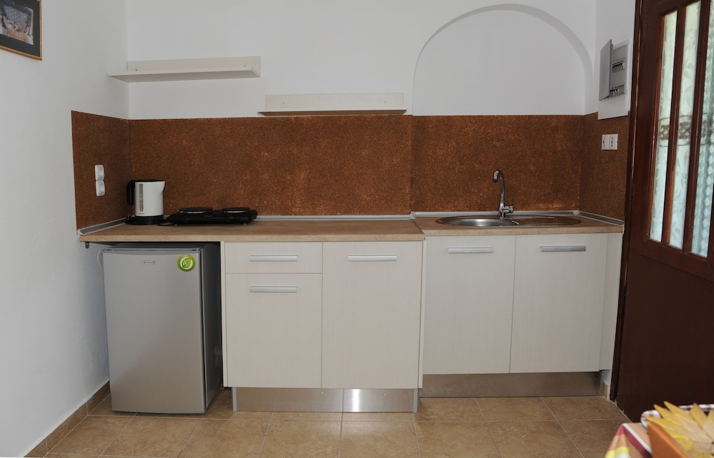 Captain's Studios & Apartments — Hotel rooms in Lefkimmi (Corfu), Ionian Islands