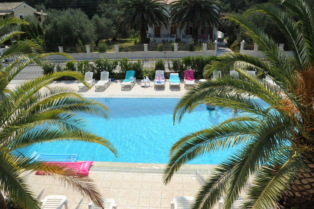 Captain's Studios & Apartments — Swimming pool in Lefkimmi (Corfu), Ionian Islands