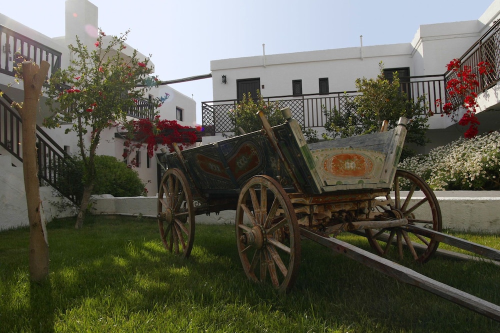 Hersonissos Maris — Hotel building in Hersonissos