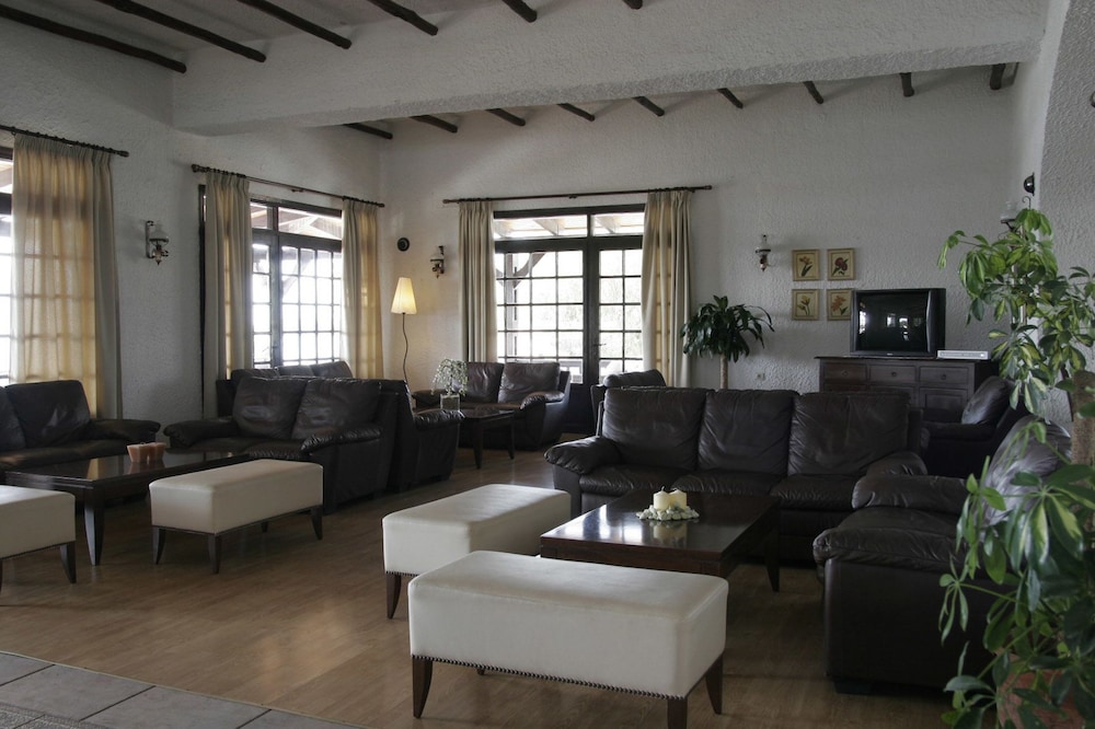 Hersonissos Maris — Hotel building in Hersonissos