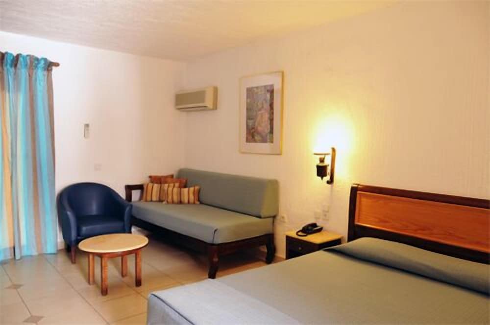 Hersonissos Maris — Hotel rooms in Hersonissos