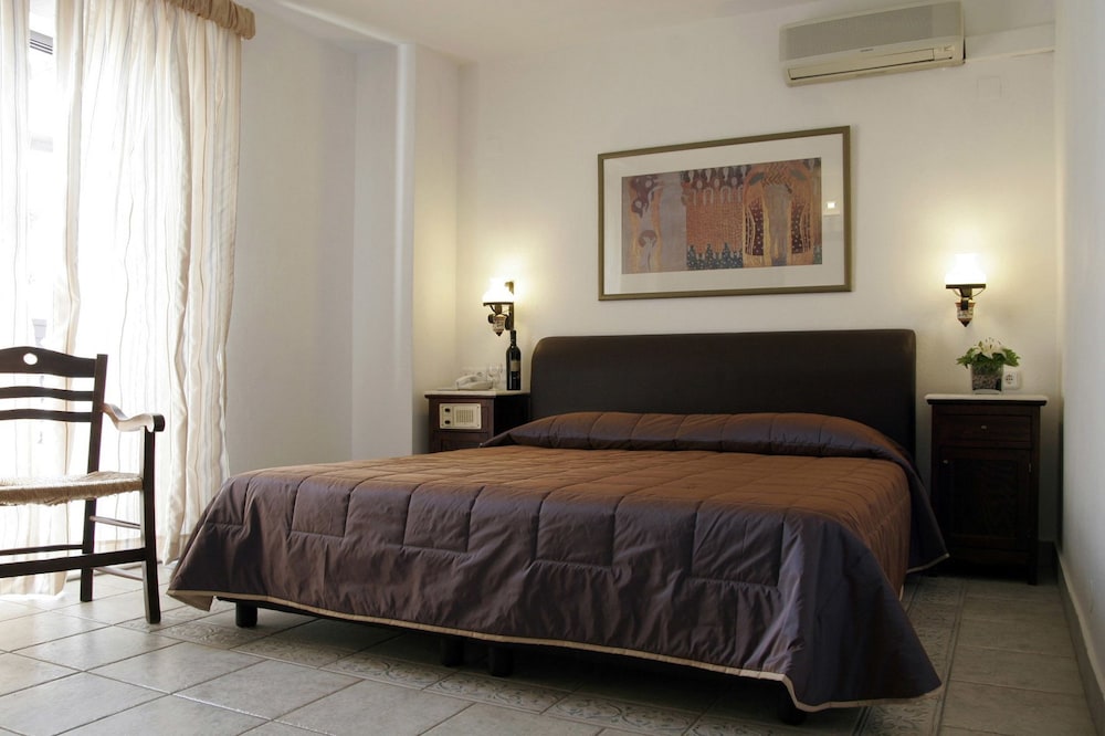 Hersonissos Maris — Hotel rooms in Hersonissos