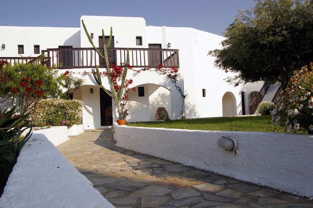 Hersonissos Maris — Hotel building in Hersonissos