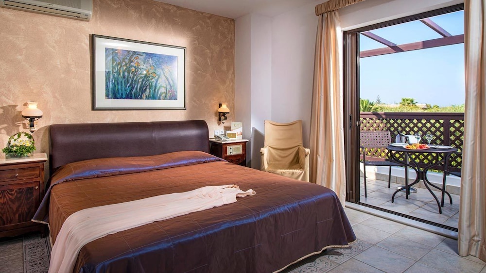 Hersonissos Maris — Hotel rooms in Hersonissos