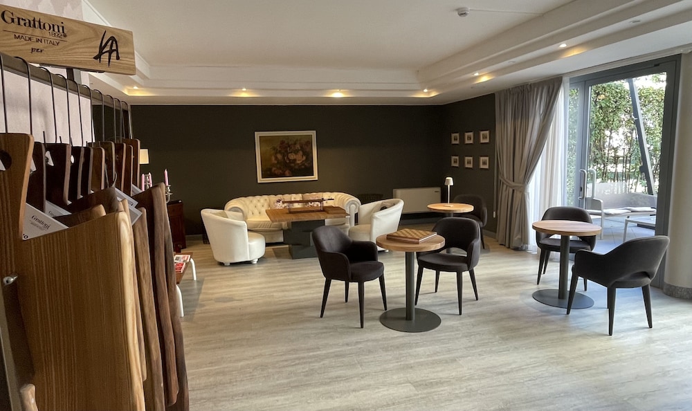 Hotel Alfieri — Restaurant & bars in Sirmione, Lombardy