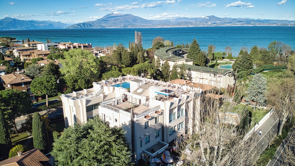 Hotel Alfieri — Hotel building in Sirmione, Lombardy