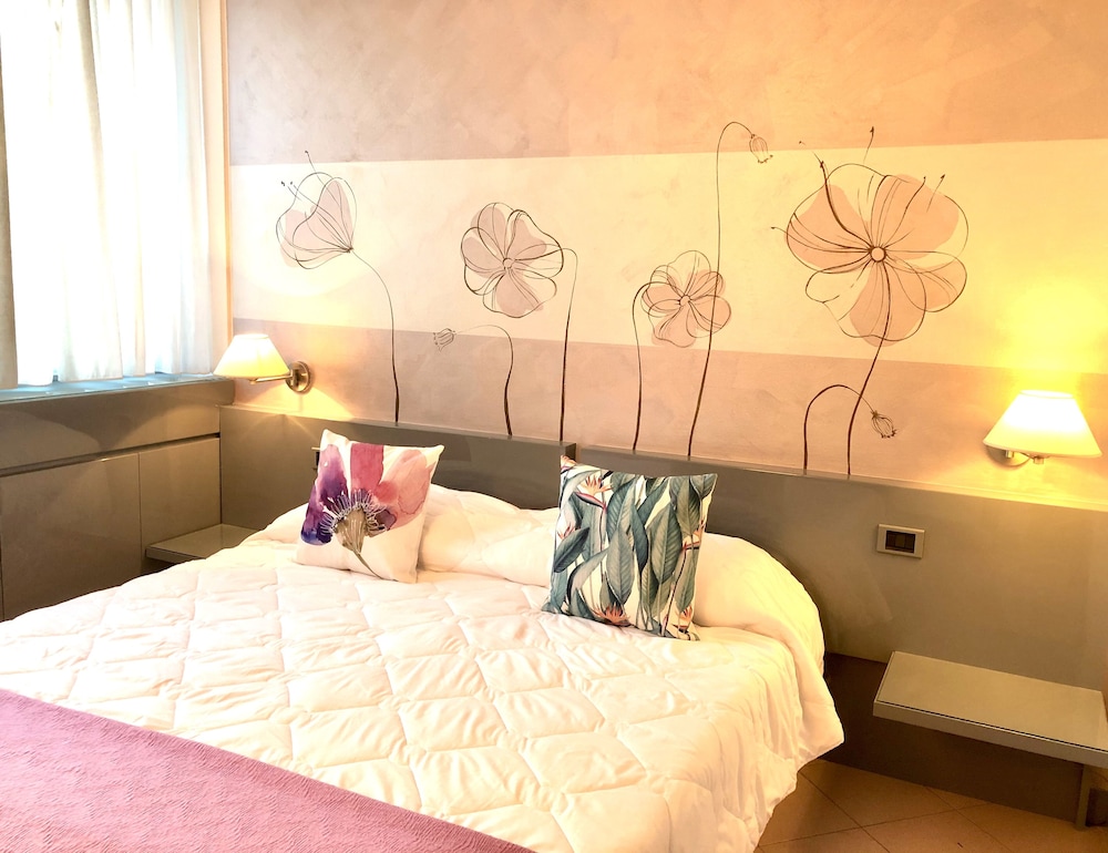 Hotel Alfieri — Hotel rooms in Sirmione, Lombardy