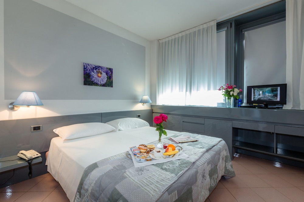 Hotel Alfieri — Hotel rooms in Sirmione, Lombardy