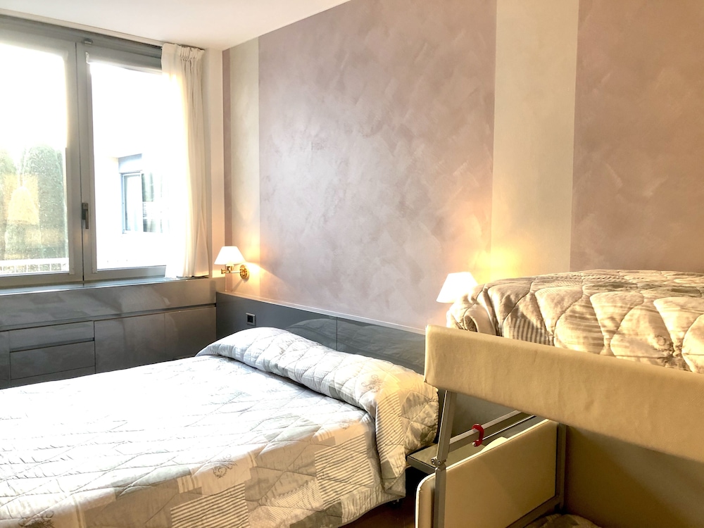 Hotel Alfieri — Hotel rooms in Sirmione, Lombardy