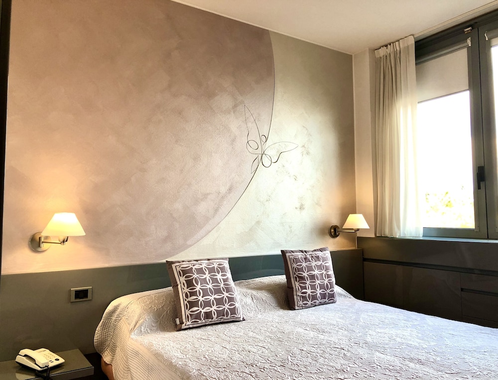 Hotel Alfieri — Hotel rooms in Sirmione, Lombardy