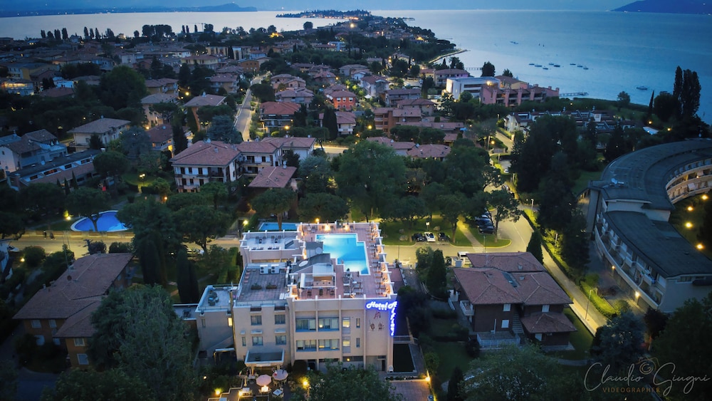 Hotel Alfieri — Hotel building in Sirmione, Lombardy