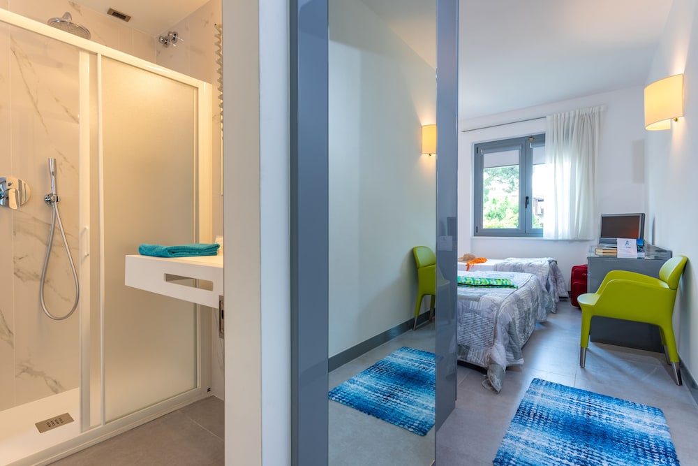 Hotel Alfieri — Hotel rooms in Sirmione, Lombardy