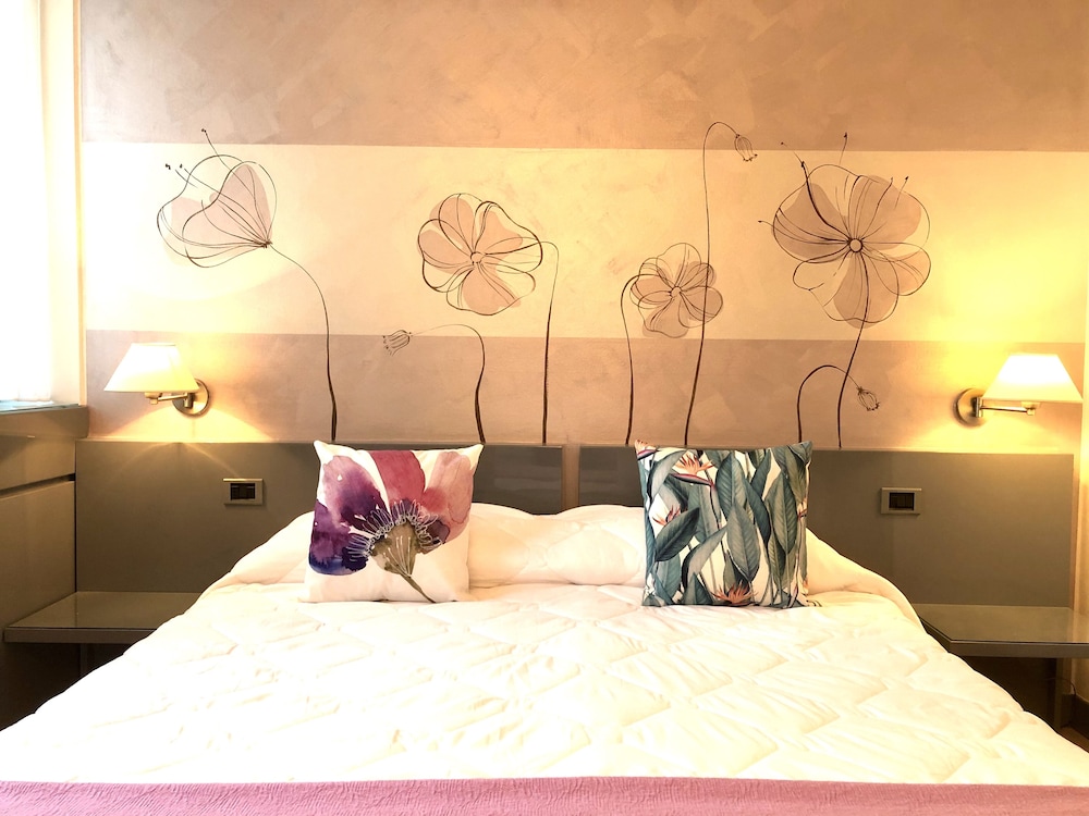Hotel Alfieri — Hotel rooms in Sirmione, Lombardy
