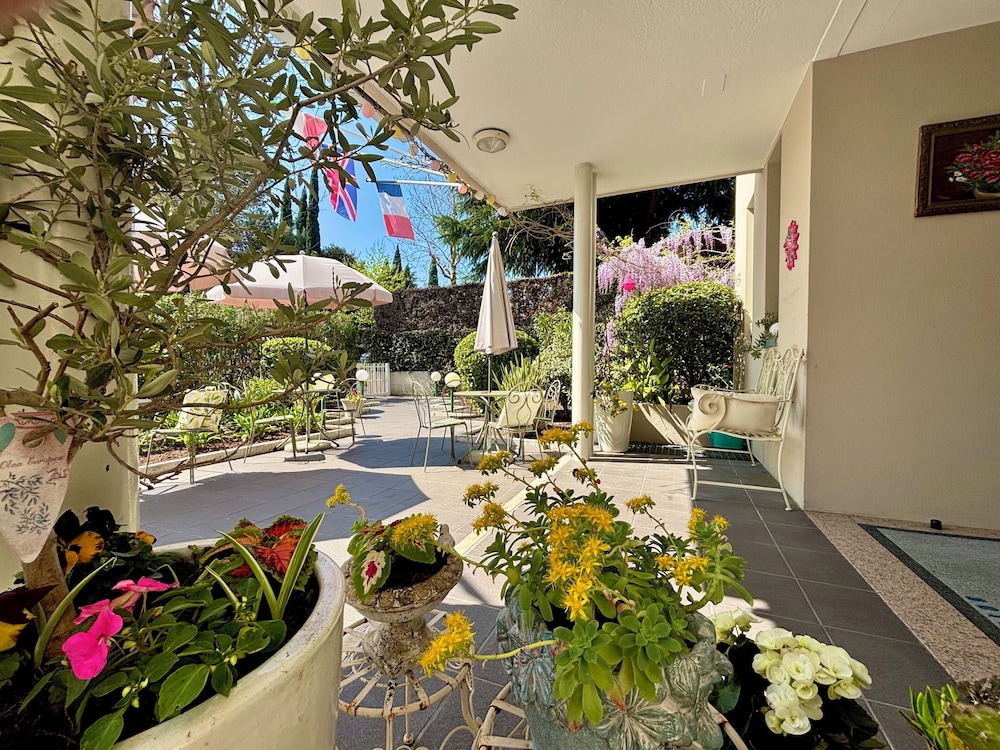 Hotel Alfieri — Restaurant & bars in Sirmione, Lombardy