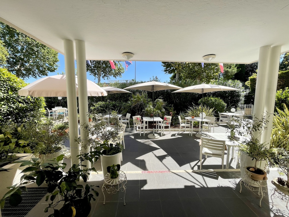 Hotel Alfieri — Restaurant & bars in Sirmione, Lombardy