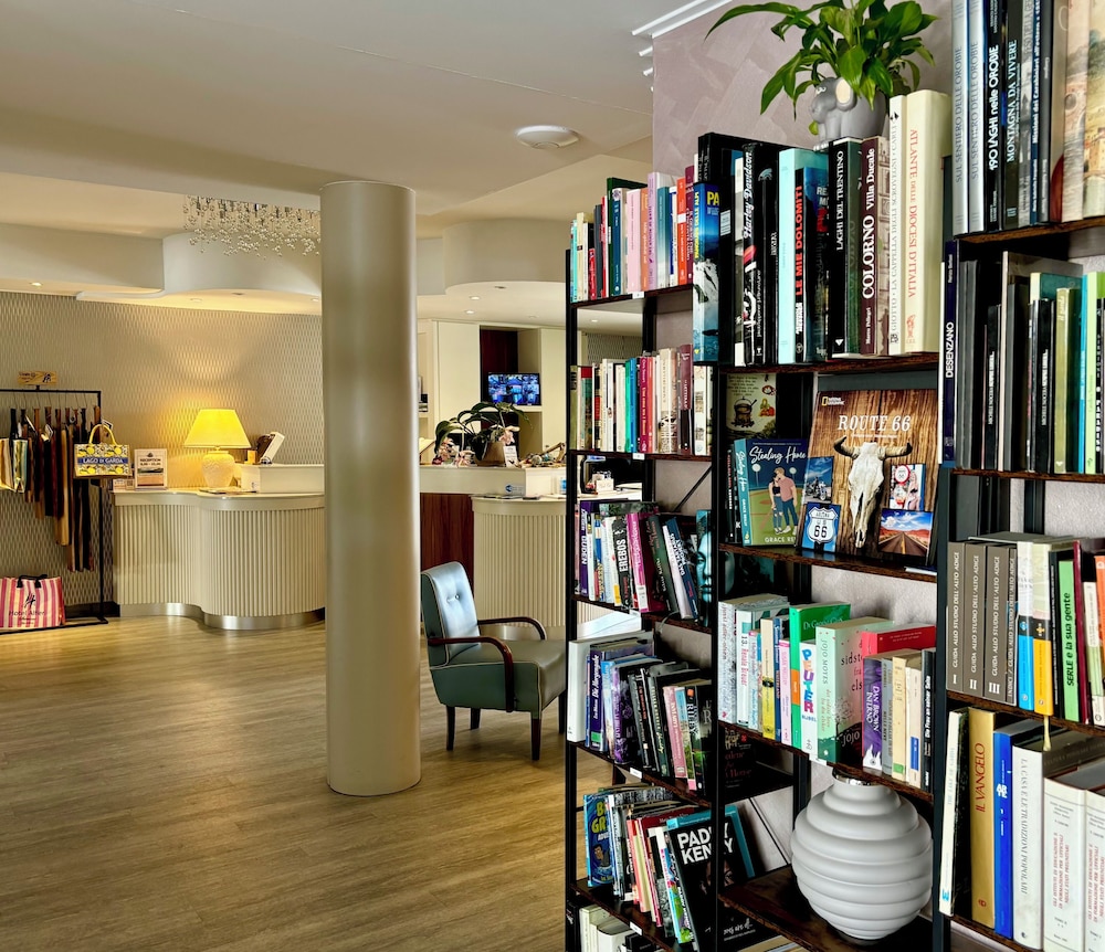 Hotel Alfieri — Hotel building in Sirmione, Lombardy