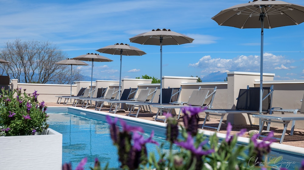 Hotel Alfieri — Swimming pool in Sirmione, Lombardy