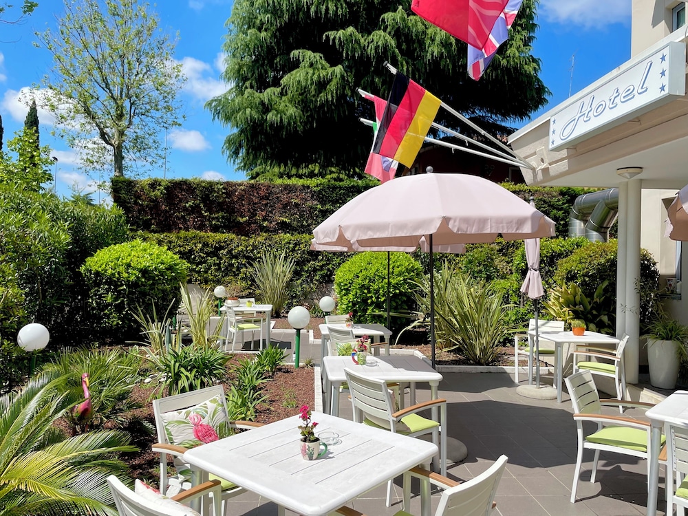 Hotel Alfieri — Restaurant & bars in Sirmione, Lombardy