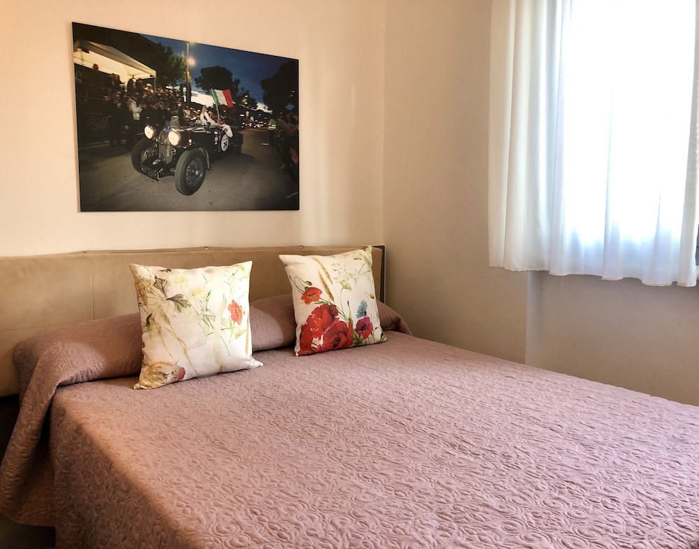 Hotel Alfieri — Hotel rooms in Sirmione, Lombardy