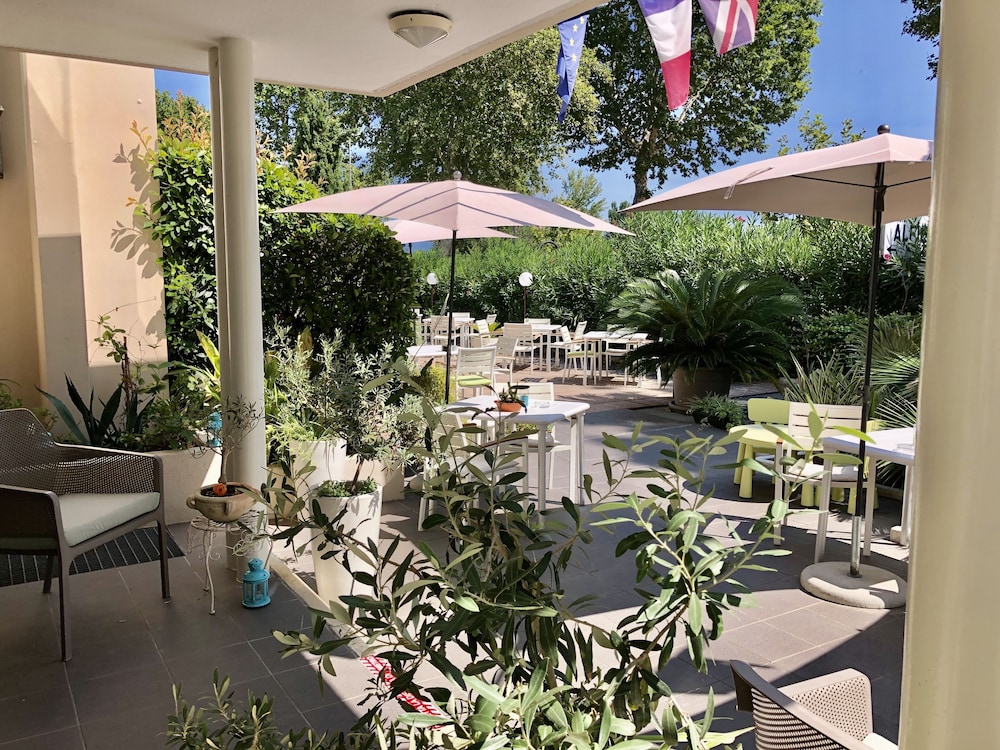 Hotel Alfieri — Restaurant & bars in Sirmione, Lombardy