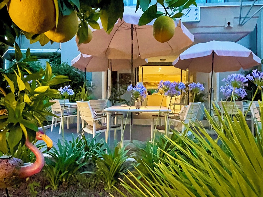 Hotel Alfieri — Restaurant & bars in Sirmione, Lombardy