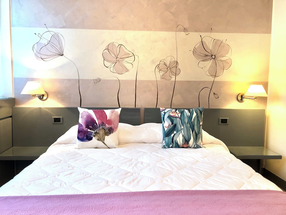 Hotel Alfieri — Hotel rooms in Sirmione, Lombardy