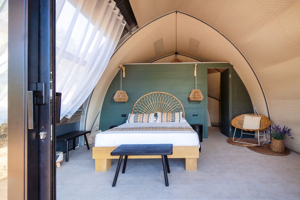 Hotel Glamping Borgo di Campagna — Hotel rooms in Loiri Porto San Paolo, Sardinia