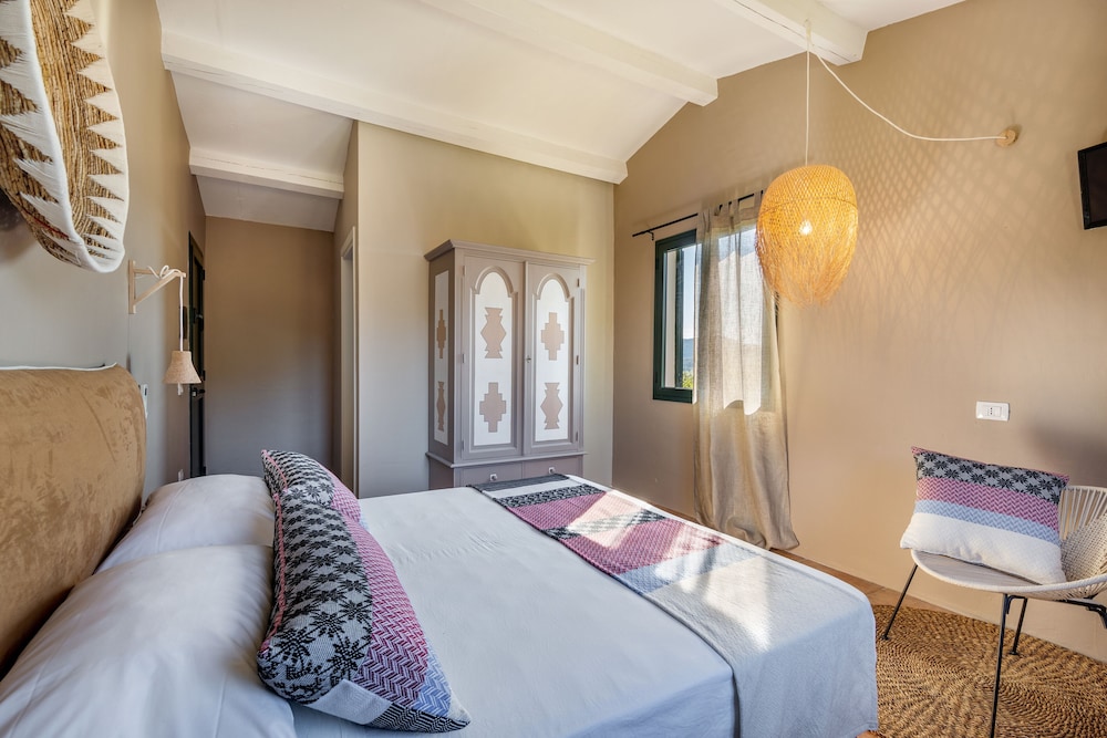 Hotel Glamping Borgo di Campagna — Hotel rooms in Loiri Porto San Paolo, Sardinia