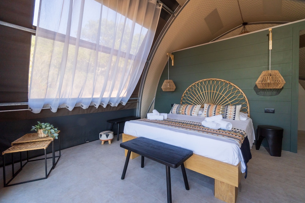 Hotel Glamping Borgo di Campagna — Hotel rooms in Loiri Porto San Paolo, Sardinia