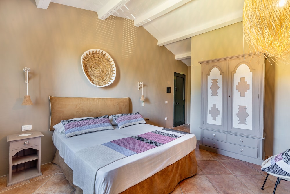 Hotel Glamping Borgo di Campagna — Hotel rooms in Loiri Porto San Paolo, Sardinia