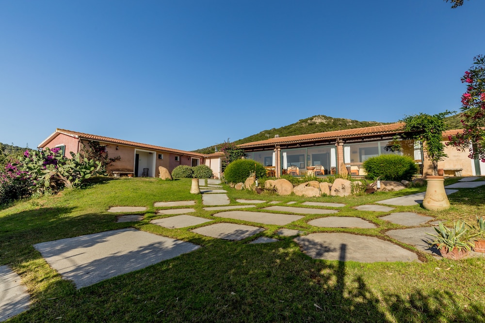 Hotel Glamping Borgo di Campagna — Hotel building in Loiri Porto San Paolo, Sardinia